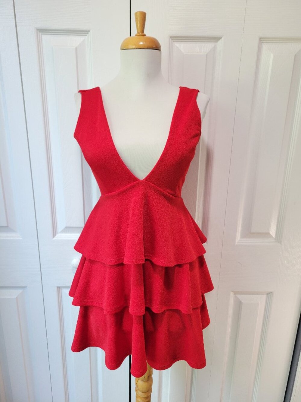 CHARLOTTE RUSSE Red Deep V-Neck Tiered Ruffle Cocktail Mini Dress sz XS EUC